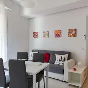 Modern Near Ponte Vecchio. Apartment