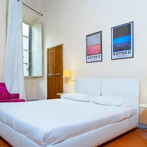 Elegant Near Piazza Della Signoria Apartment