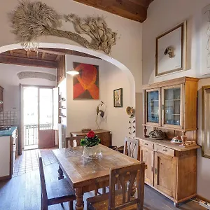 Art Sant Ambrogio Apartment